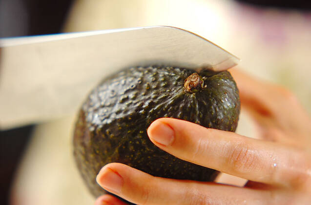 簡単手軽に作る！ワカモレ おうちで本格派の味わいの作り方の手順1