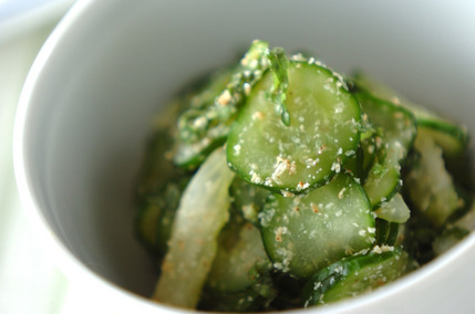 塩もみキュウリのゴマ酢和え