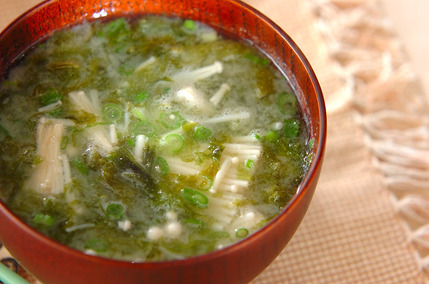 エノキとアオサの白みそ汁