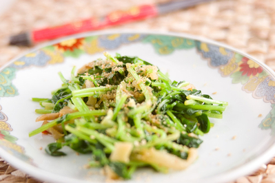 豆苗とザーサイのサラダ 副菜 レシピ 作り方 E レシピ 料理のプロが作る簡単レシピ