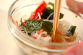 春雨とカニカマの酢しょうゆ和えの作り方3
