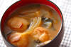 麩と玉ネギのみそ汁の作り方の手順