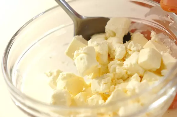 クリームチーズ 簡単おかか和え 無限おつまみの下準備1