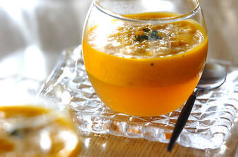 濃厚カボチャのコンソメゼリースープ