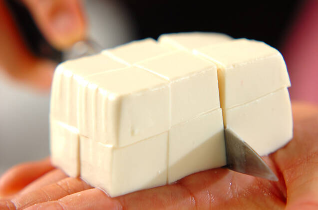 豆腐の赤みそ汁の作り方の手順1