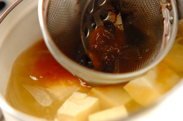 豆腐の赤みそ汁の作り方の手順3