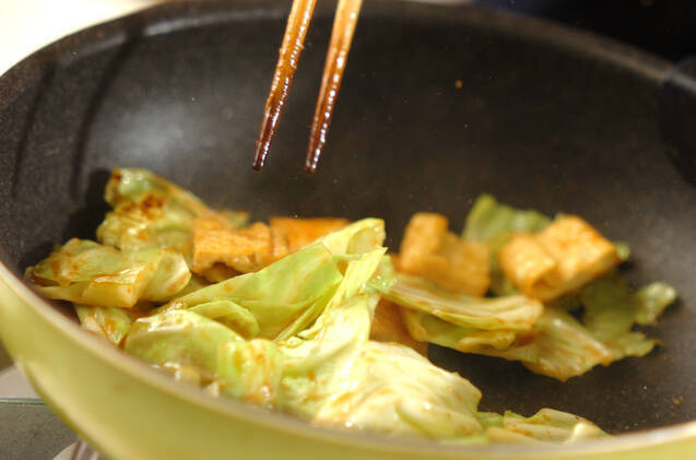 キャベツと油揚げのみそ炒めの作り方の手順3