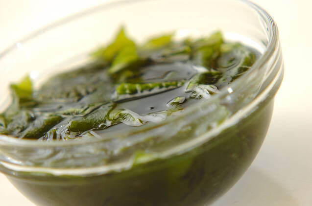 湯葉とワカメのお吸い物の作り方の手順1