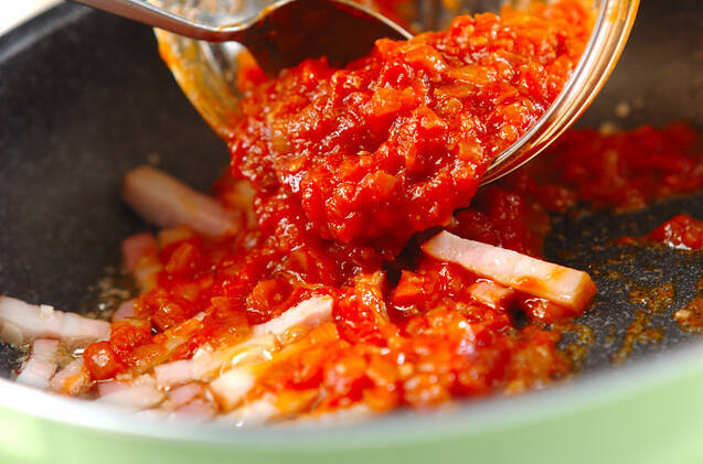 トマトソースでクリームパスタの作り方の手順1