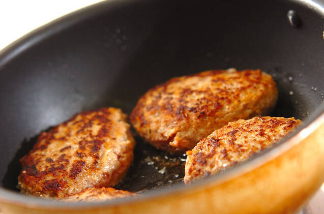 ふっくら蒸し焼きデミグラスハンバーグの作り方の手順7