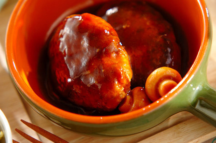 ふっくら蒸し焼きデミグラスハンバーグ