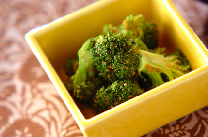 ブロッコリーのゴマ酢和え