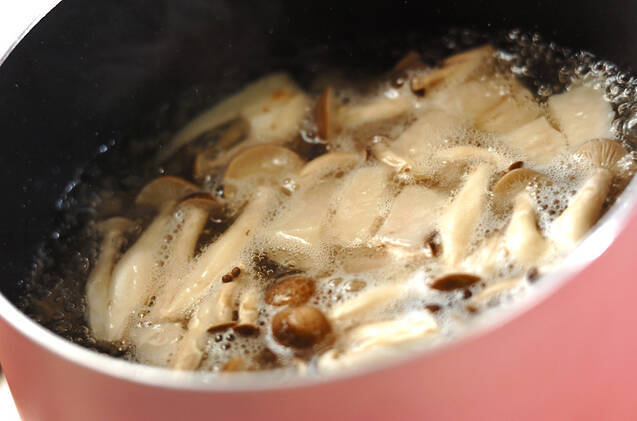 ゆで豚とシメジのサンラータン風スープの作り方の手順4
