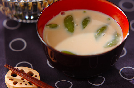 スナップエンドウの豆乳みそ汁