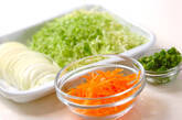 細切り野菜スープの下準備1