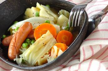 ソーセージと春キャベツのスープ煮