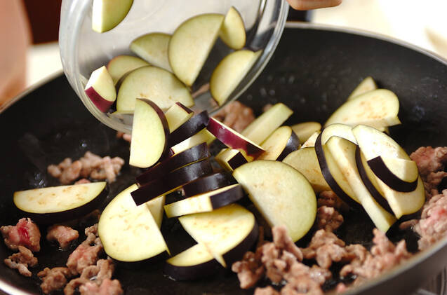 ナスとひき肉のみそご飯の作り方の手順2