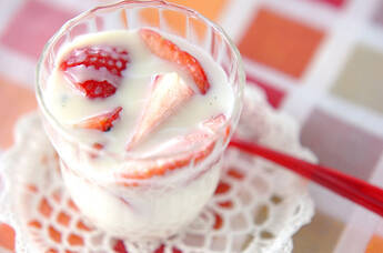 イチゴのミルクゼリー