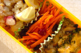 ニンジンとクランベリーのオリーブ油和え