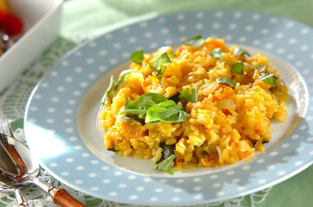 器に盛られた、かぼちゃとベーコンのリゾット