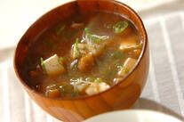 大根とナメコのみそ汁