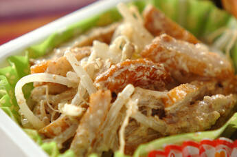 モヤシとさつま揚げのゴマ和え