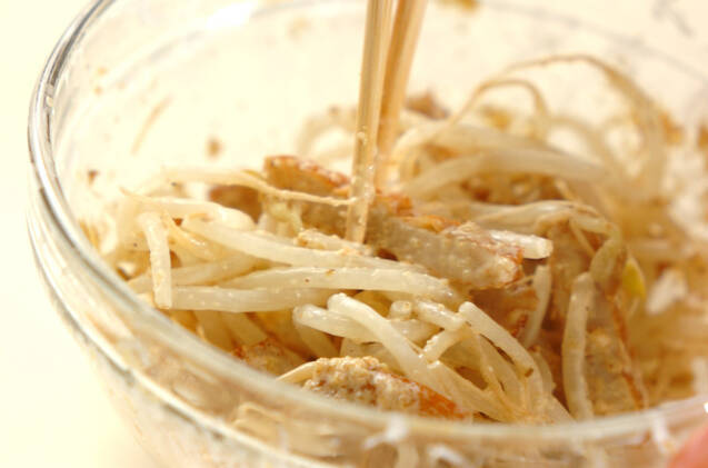 モヤシとさつま揚げのゴマ和えの作り方の手順2