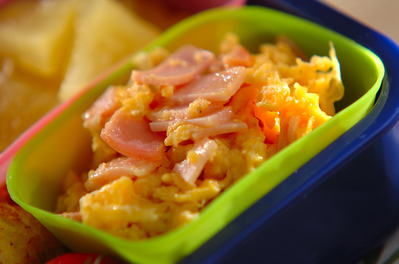 マヨ卵とハムのふわふわ炒め 副菜 のレシピ 作り方 E レシピ 料理のプロが作る簡単レシピ