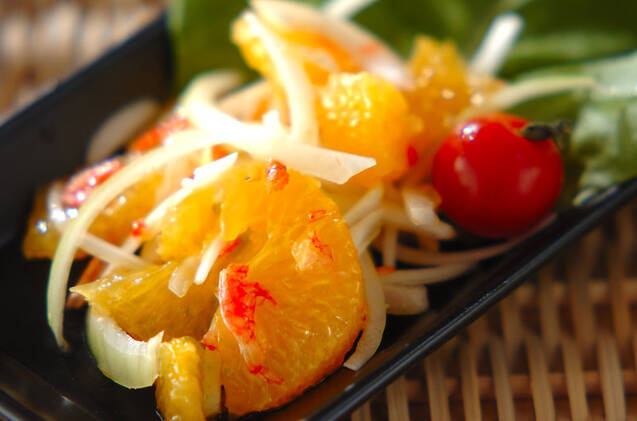 夏みかんを使ったエスニックサラダ