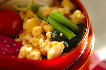 ホウレン草と炒り卵の和え物