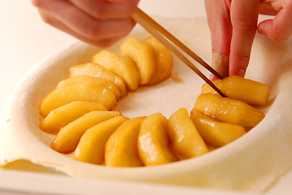 初めてでも作れる！基本のアップルパイの作り方の手順10