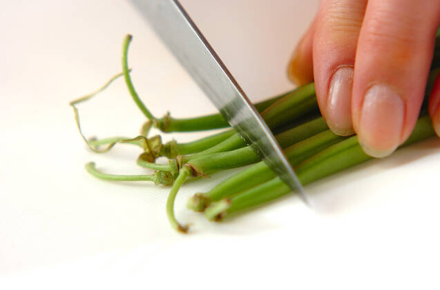 芽ヒジキと油揚げの煮物+混ぜ巻き寿司の作り方の手順2