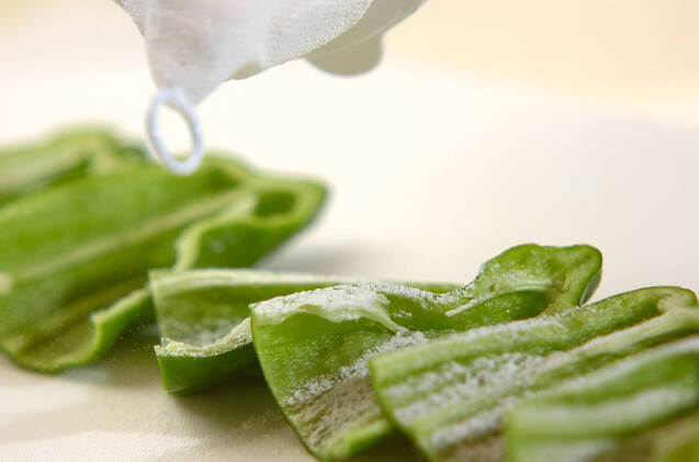 ピーマンのエビ詰めの作り方の手順1