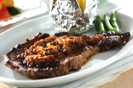 玉ネギソースがけステーキ