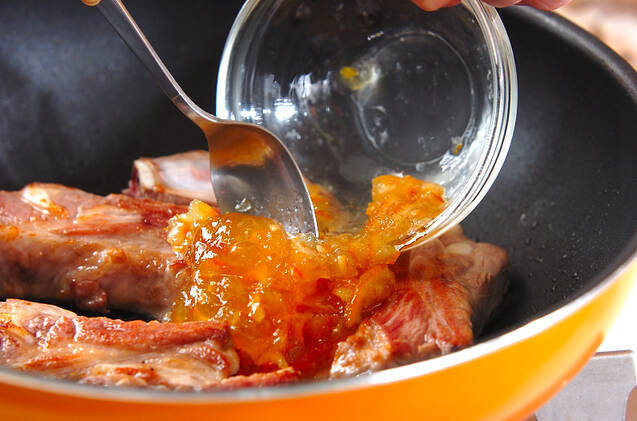 スペアリブのフルーツ煮の作り方の手順2