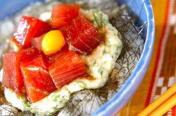 マグロのトロロ丼