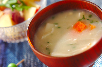 餅入り白みそ汁