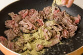 牛肉のエスニック炒め丼の作り方2