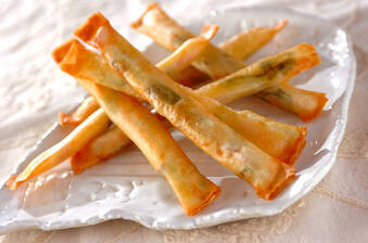 芹菜春巻(セロリとベーコンの春巻き）