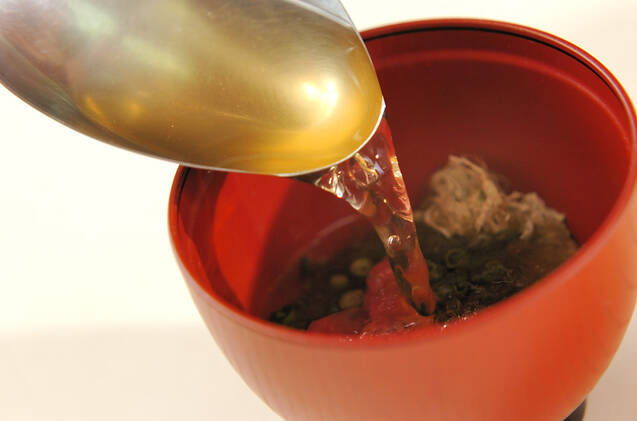 簡単とろろ昆布汁の作り方の手順2