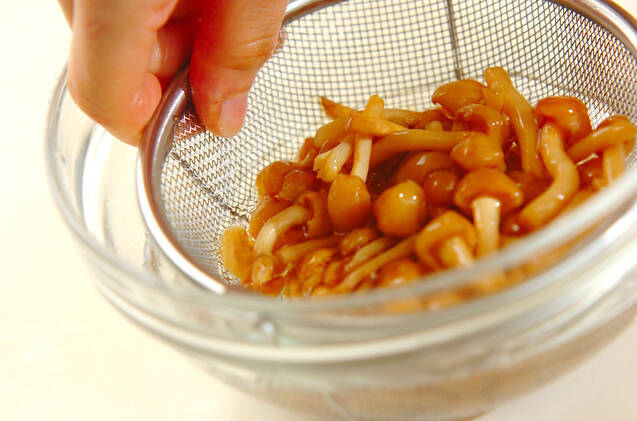 豆腐とナメコの赤出しの作り方の手順2