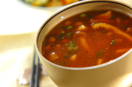 豆腐とナメコの赤出し