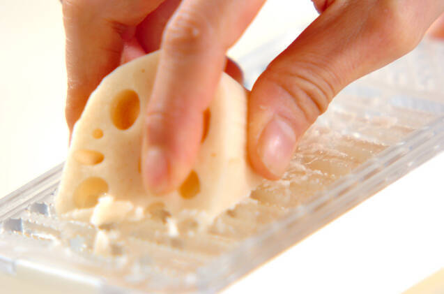 おろしレンコンの卵白スープの作り方の手順1