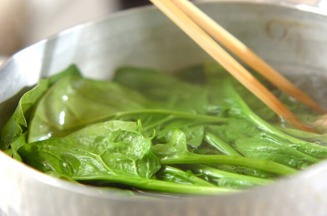 ホウレン草とコーンのサラダの作り方の手順3