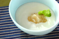 ジンジャーソースがけヨーグルト