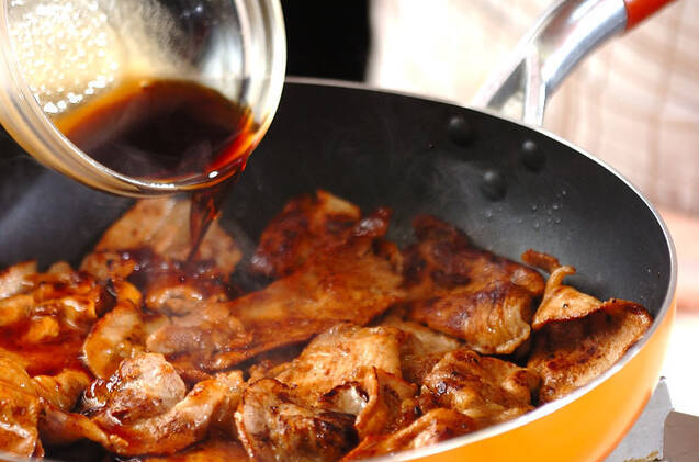黄金比のタレで！定番の豚肉の生姜焼きの作り方の手順5