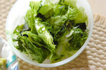 レタスとワカメのレモン塩和え