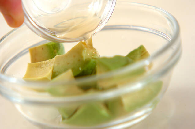 エビとアボカドのサラダの作り方の手順1