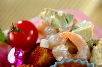 エビとアボカドのサラダ