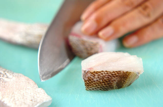 トマトと魚介のスープの作り方の手順1